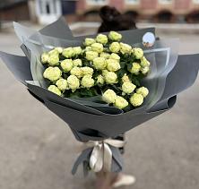 Букет Белые кустовые розы Солинеро в Волчихе