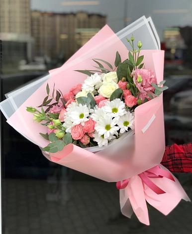 Букет цветов из: Розы, Лизиантусы и Хризантемы в Волчихе
